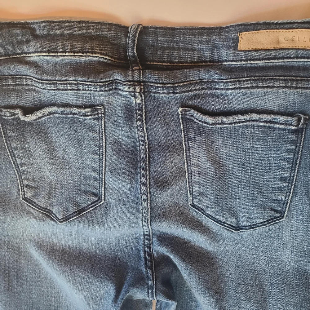 Cello Juniors Ankle Jeans in Blue with Frayed Hem Size 13